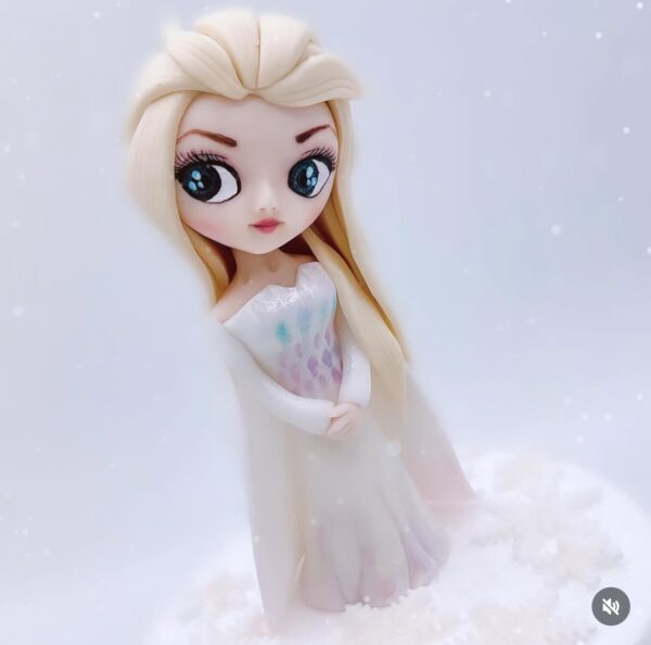 Tordikaunistus “Elsa valge kleidiga”