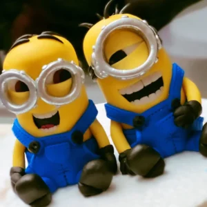 Tordikaunistus "Minionid" 12cm